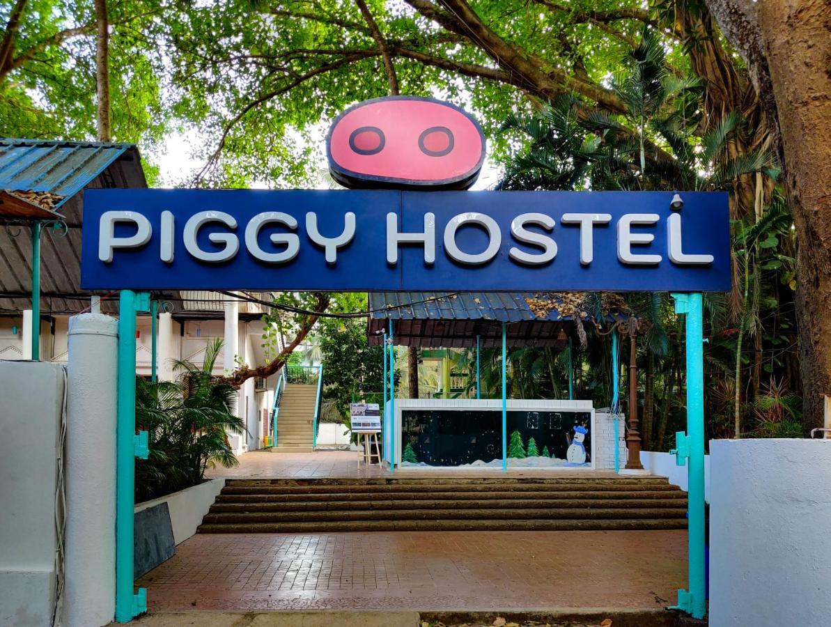 Piggy Calangute By Urban Nomads - Dorms & Pvt Rooms GOA Extérieur photo