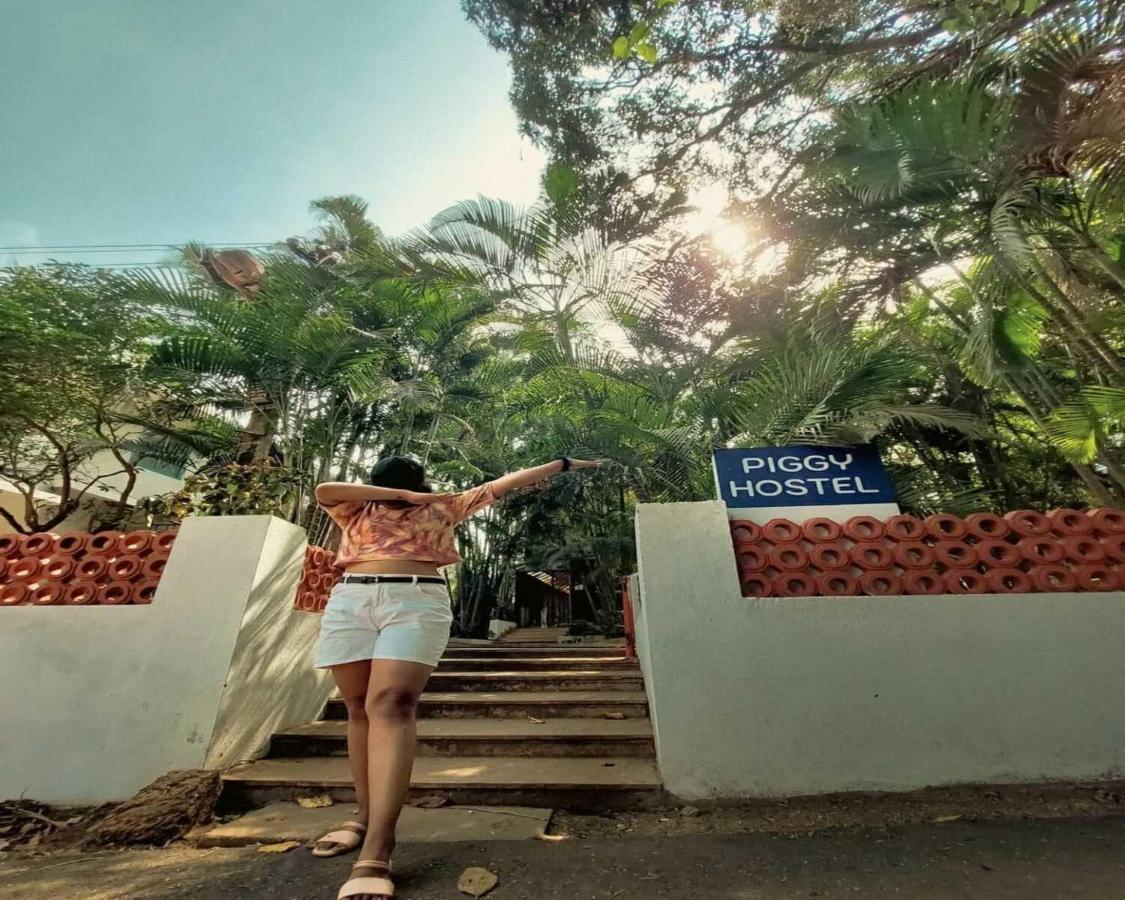 Piggy Calangute By Urban Nomads - Dorms & Pvt Rooms GOA Extérieur photo