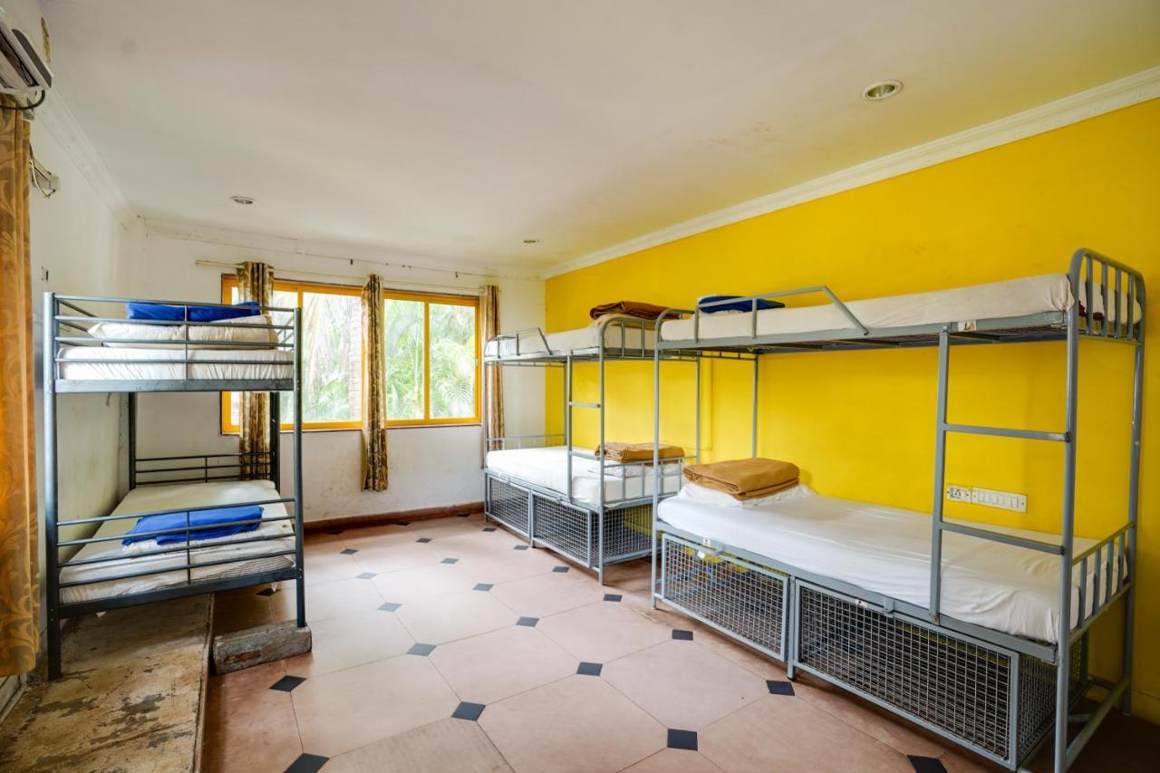 Piggy Calangute By Urban Nomads - Dorms & Pvt Rooms GOA Extérieur photo