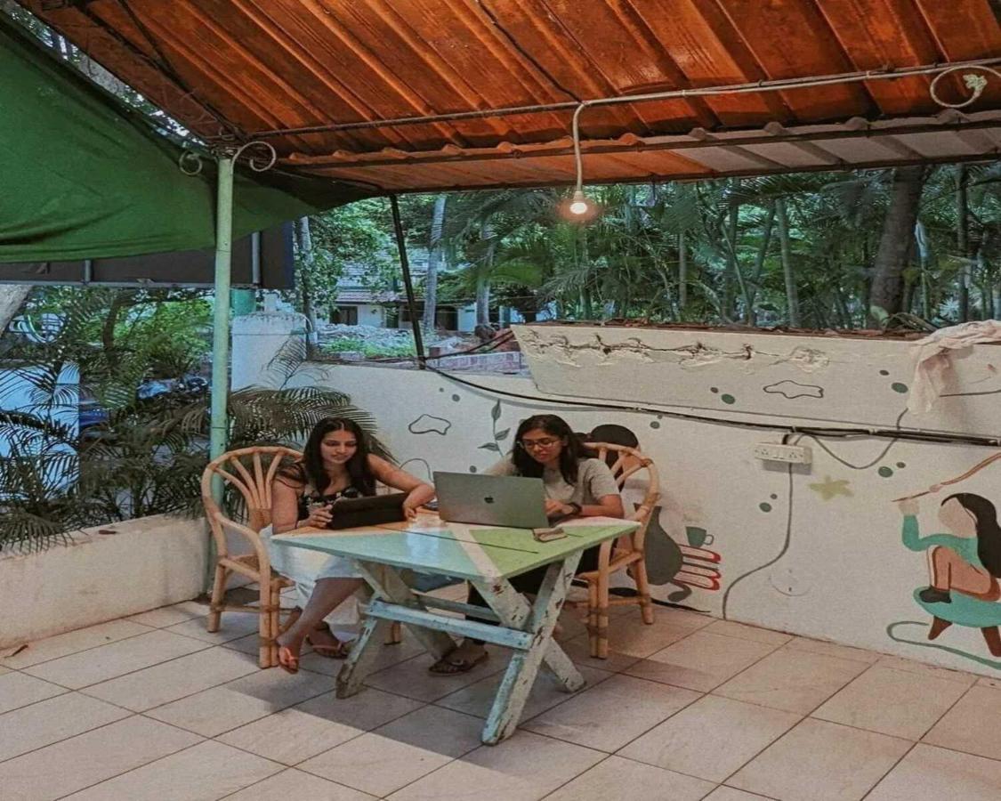 Piggy Calangute By Urban Nomads - Dorms & Pvt Rooms GOA Extérieur photo