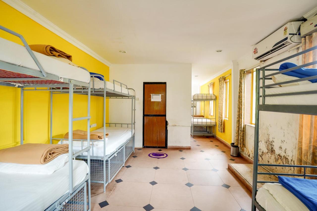 Piggy Calangute By Urban Nomads - Dorms & Pvt Rooms GOA Extérieur photo